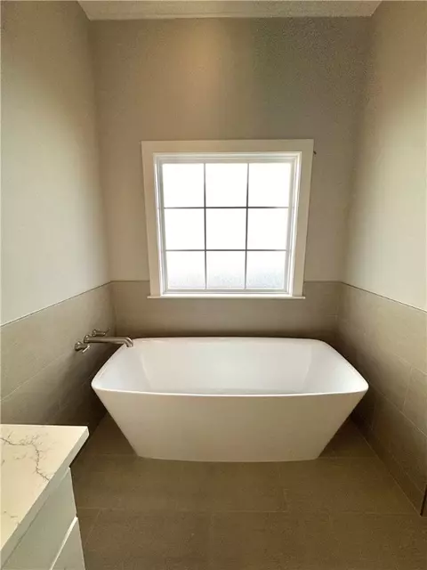Bath - 2710 Eris Ave, Lowell, AR 72745 photo 3 of 3