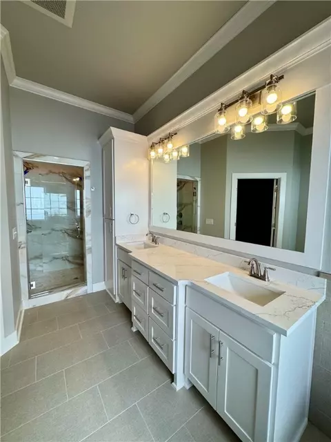 Bath - 2710 Eris Ave, Lowell, AR 72745 photo 2 of 3