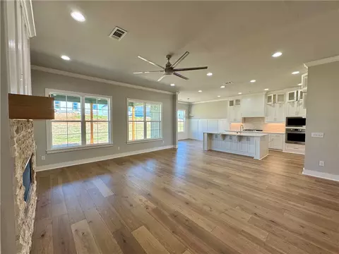 Living - 2710 Eris Ave, Lowell, AR 72745 photo 2 of 4