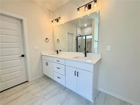 Bath - 3669 Tranquility St, Springdale, AR 72764 photo 2 of 8