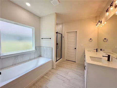 Bath - 3669 Tranquility St, Springdale, AR 72764 photo 1 of 8
