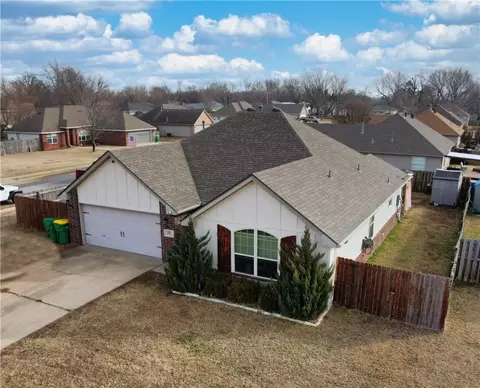 320 Jack Perry Dr, Centerton, AR 72719