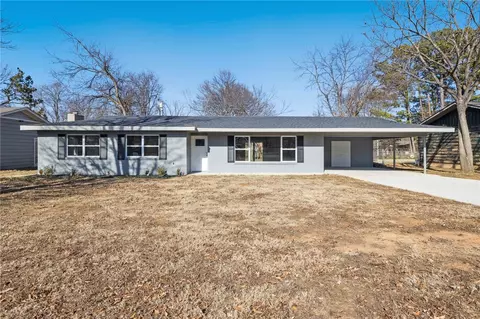 8 E Poplar, Fayetteville, AR 72703