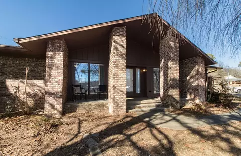 216 Suttle Dr, Springdale, AR 72764