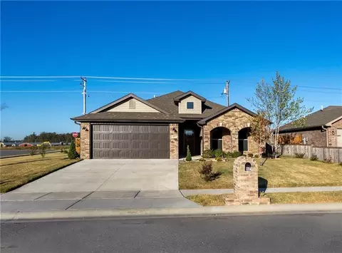 117 Oak Ave, Gentry, AR 72734