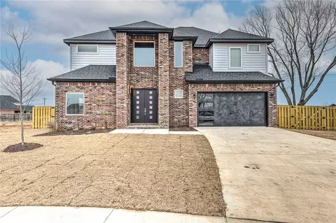 1400 Breeze Ct, Bentonville, AR 72713