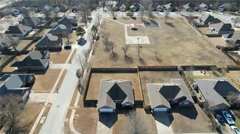3515 Sweetgrass Rd, Fayetteville, AR 72704