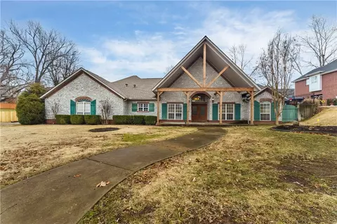 108 NW O St, Bentonville, AR 72712
