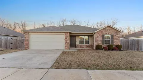 1149 S Splash Dr, Fayetteville, AR 72701