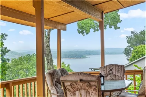 27 Ravenshoe Rd, Rogers, AR 72756