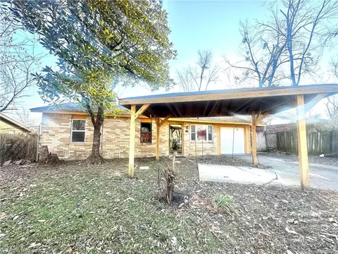 315 42nd St, Van Buren, AR 72956