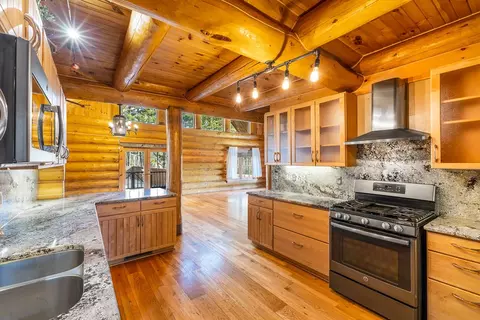 Kitchen - 997 Mcknight Ave, West Fork, AR 72774 photo 2 of 4