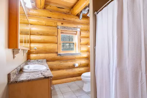 Bath - 997 Mcknight Ave, West Fork, AR 72774 photo 3 of 6