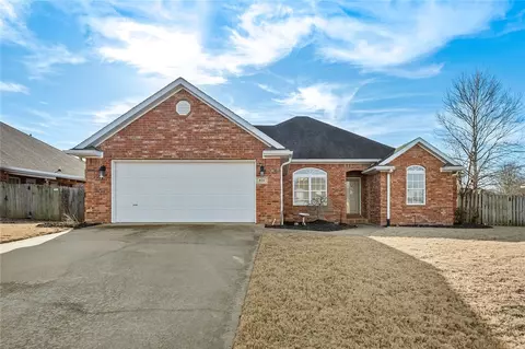819 Hindman Dr, Prairie Grove, AR 72753