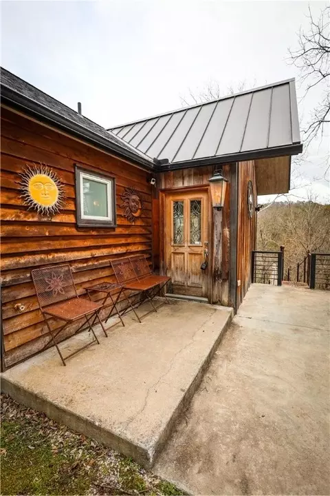 37 Hillside Ave, Eureka Springs, AR 72632