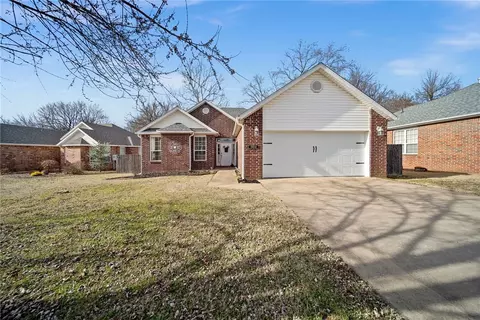 3014 Eagle Crest Cir, Springdale, AR 72762