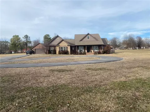 732 Buchanan St, Prairie Grove, AR 72753
