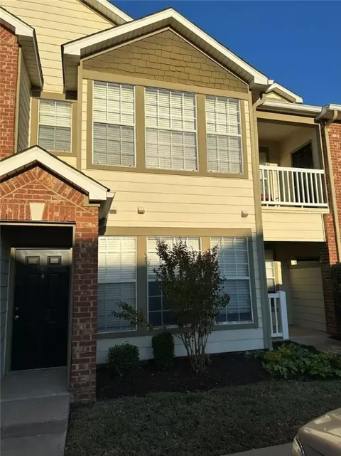 4190 NW Meadow Creek Cir #202, Fayetteville, AR 72703