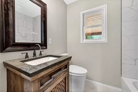 Bath - 9617 Ledge Dr, Springdale, AR 72762 photo 4 of 5