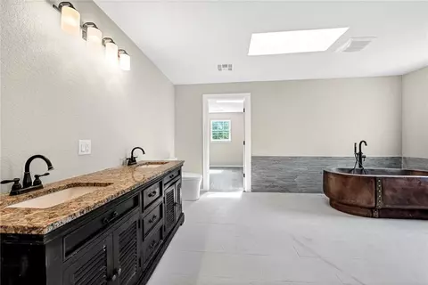 Bath - 9617 Ledge Dr, Springdale, AR 72762 photo 5 of 5