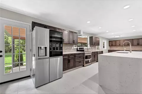 Kitchen - 9617 Ledge Dr, Springdale, AR 72762 photo 2 of 3