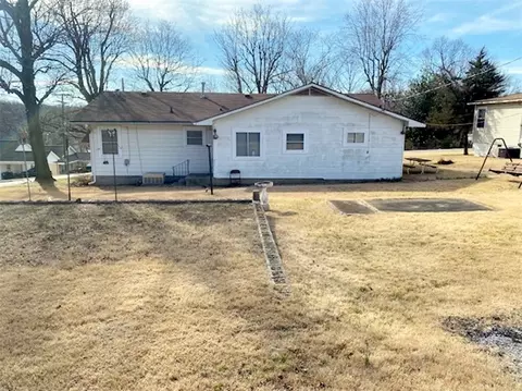 417 E Rogers Ave, Harrison, AR 72601 photo 3