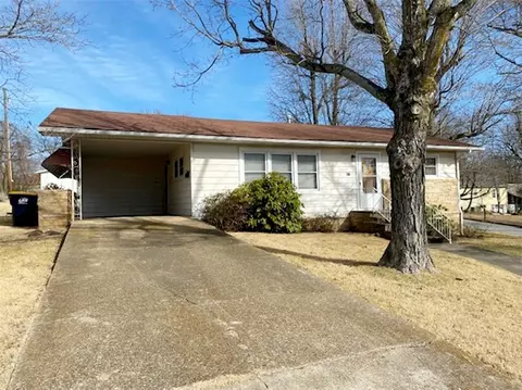 417 E Rogers Ave, Harrison, AR 72601 photo 2