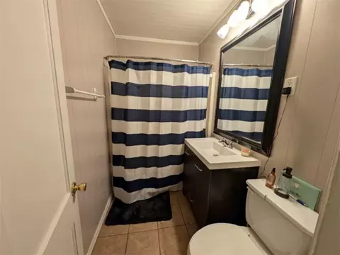Bath - 315 N Spring St, Harrison, AR 72601 photo 1 of 1