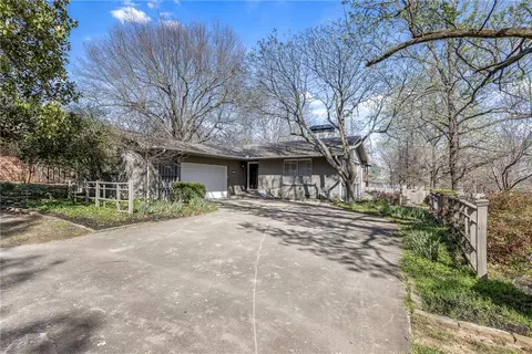 2208 N Juneway Ter, Fayetteville, AR 72703