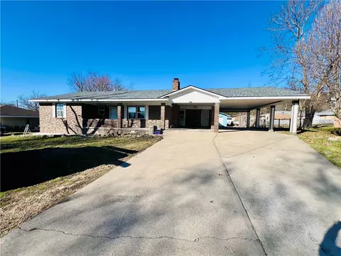 1206 Spruce Ave, Berryville, AR 72616