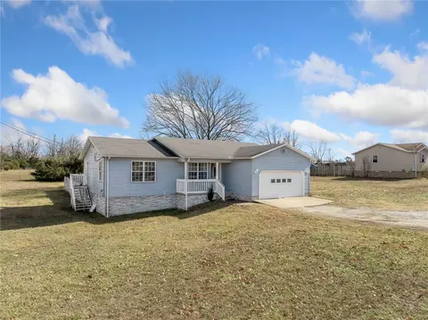 5295 Crestwood St, Harrison, AR 72601