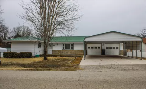327 W Pine St, Lead Hill, AR 72644