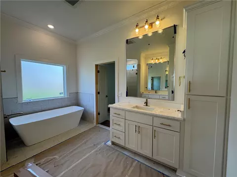 Bath - 2722 Eris Ave, Lowell, AR 72745 photo 3 of 6