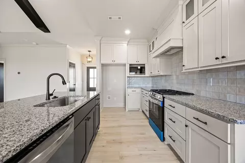 Kitchen - 7967 Range Ave, Springdale, AR 72762 photo 1 of 1