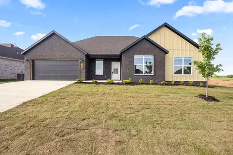 7967 Range Ave, Springdale, AR 72762