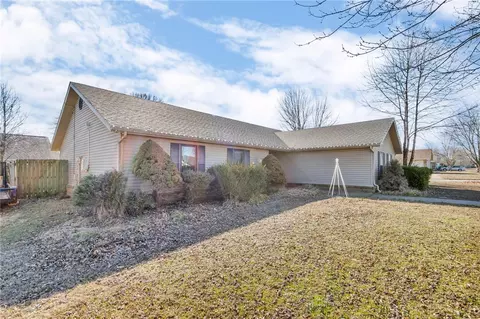 805 Michael St, Centerton, AR 72719 photo 2