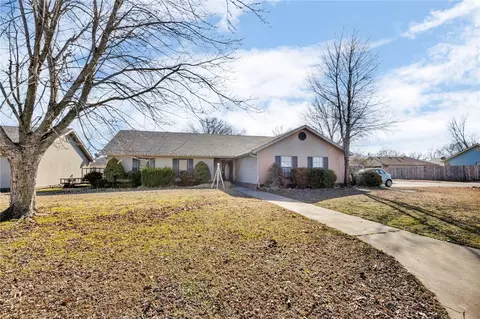 805 Michael St, Centerton, AR 72719
