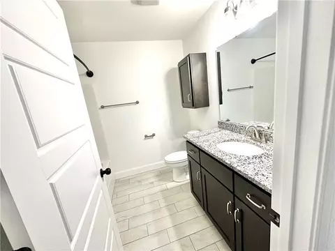 Bath - 2418 W Lock Ln, Pea Ridge, AR 72751 photo 4 of 6