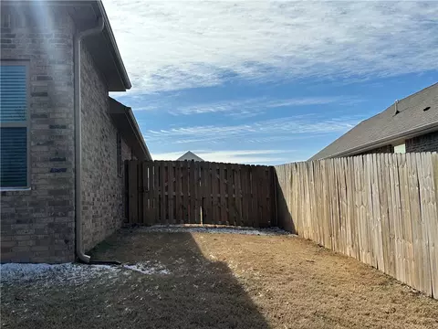 Exterior - 2418 W Lock Ln, Pea Ridge, AR 72751 photo 6 of 7