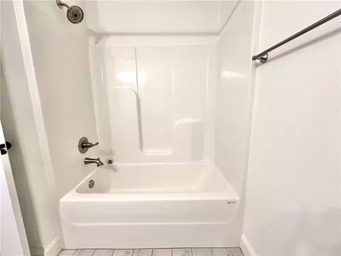 Bath - 2418 W Lock Ln, Pea Ridge, AR 72751 photo 5 of 6