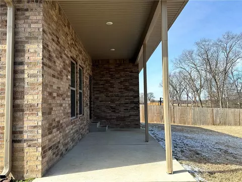 Exterior - 2418 W Lock Ln, Pea Ridge, AR 72751 photo 4 of 7