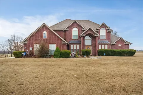 527 Candlelight Cir, Springdale, AR 72762