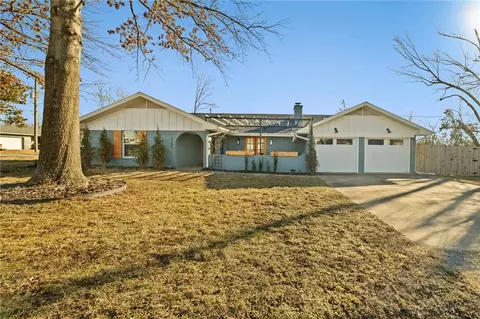 1101 NW 7th St, Bentonville, AR 72712