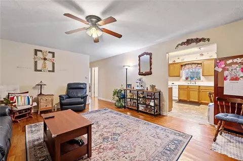 313 N Giles Ave, Gentry, AR 72734