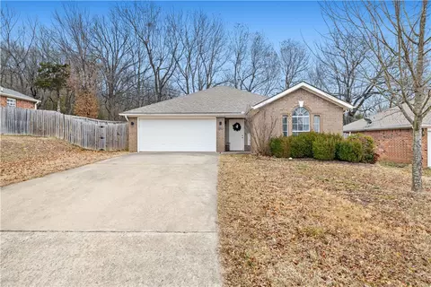 1252 S China Berry Ln, Fayetteville, AR 72704