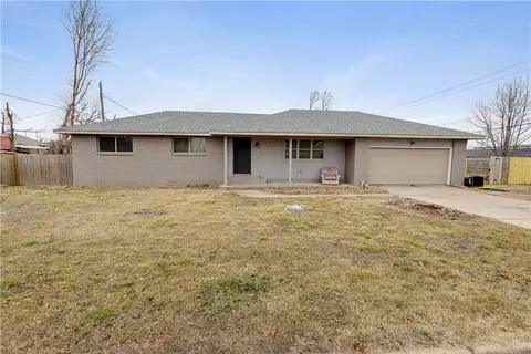 418 12th St, Rogers, AR 72756