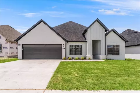 481 S Benchmark Ln, Fayetteville, AR 72704