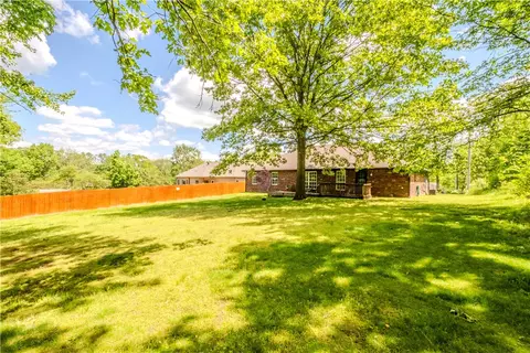 13 Smart Ln, Bella Vista, AR 72715