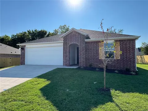 525 Arizona St, Farmington, AR 72730