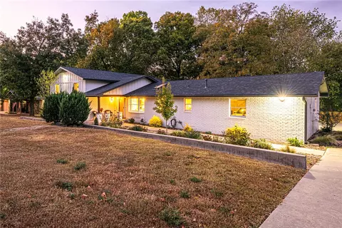306 Lake Rd, Springdale, AR 72764